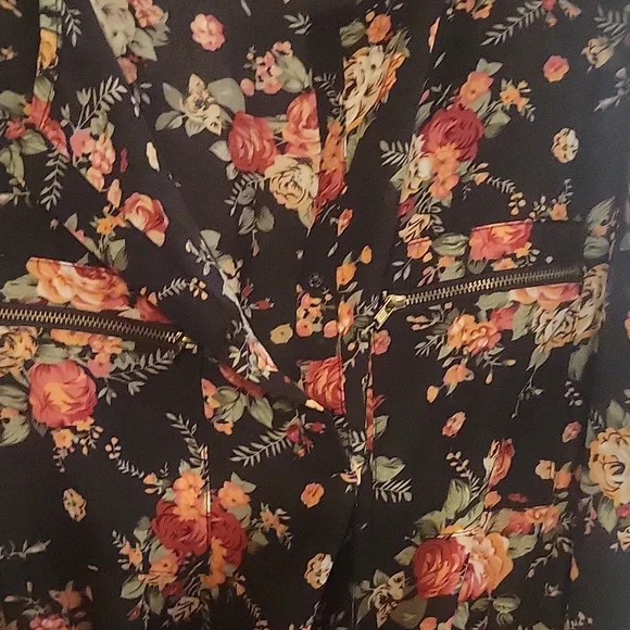 Sleeveless dress, V slit neck, black with floral print.  Lined skirt. - Picture 4 of 9